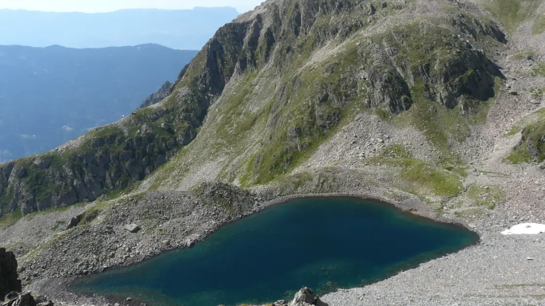 Lac Noir de la Grande Valloire Lac Noir de la Grande Valloire - Crédit : lutin de la forêt - https://www.camptocamp.org/images/1787010/fr/lac-noir