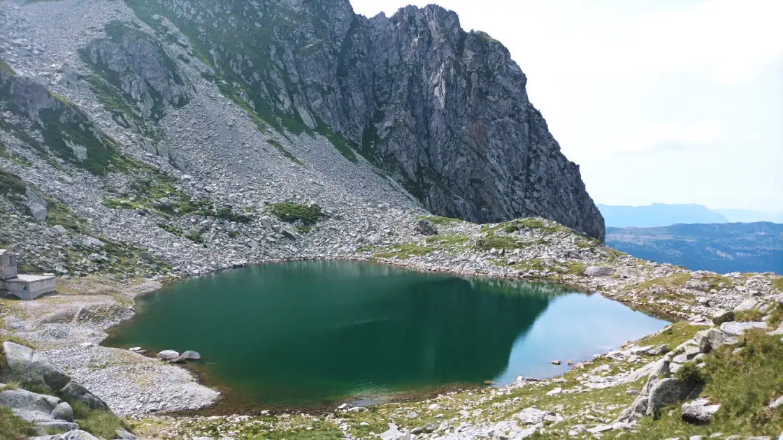 Le lac Noir des Sept-Laux Le lac Noir des Sept-Laux - Crédit : Nouill - https://commons.wikimedia.org/wiki/Category:Lacs_des_Sept_Laux#/media/File:Lac_Noir_(Sept_Laux)_1.jpg